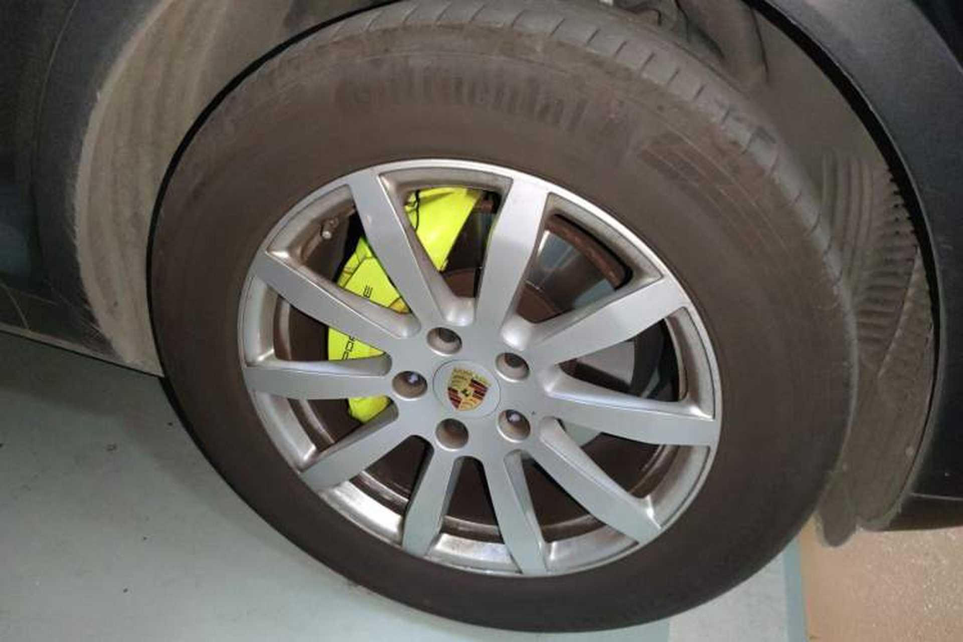 Used Porsche Cayenne E-Hybrid 2020 Cayenne E-Hybrid 2.0T Right Front Wheel Hub