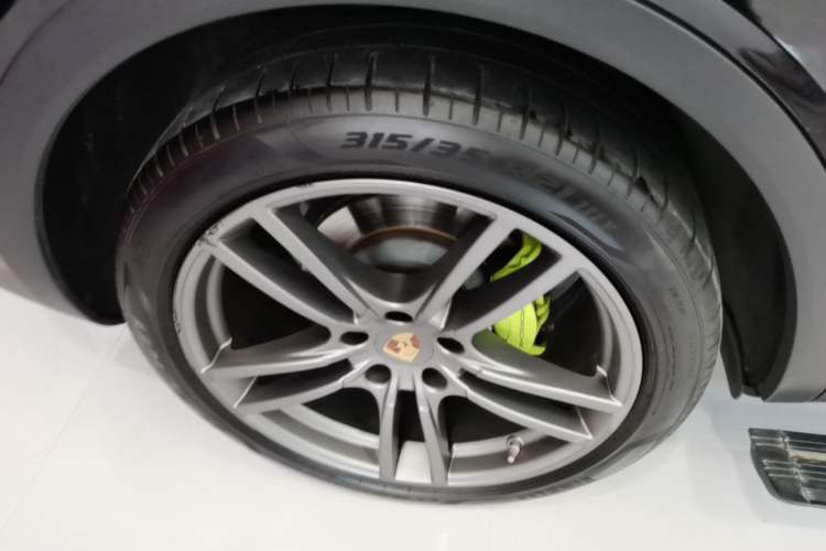Used Porsche Cayenne E-Hybrid 2020 Cayenne E-Hybrid 2.0T Right Rear Wheel Hub