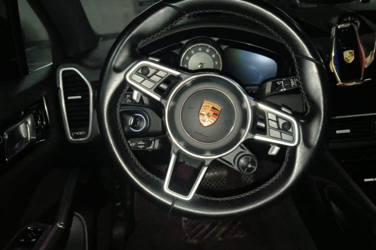 Used Porsche Cayenne E-Hybrid 2020 Cayenne E-Hybrid 2.0T Steering Wheel