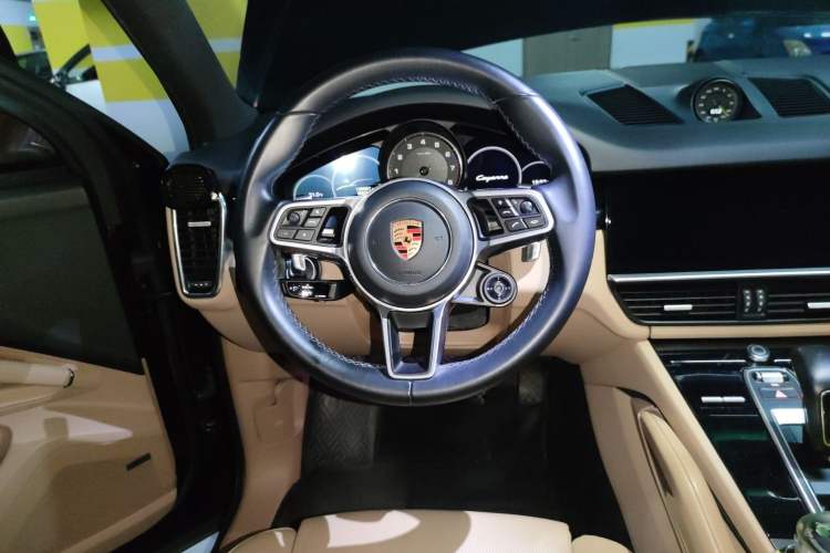 Used Porsche Cayenne E-Hybrid 2020 Cayenne E-Hybrid 2.0T Steering Wheel