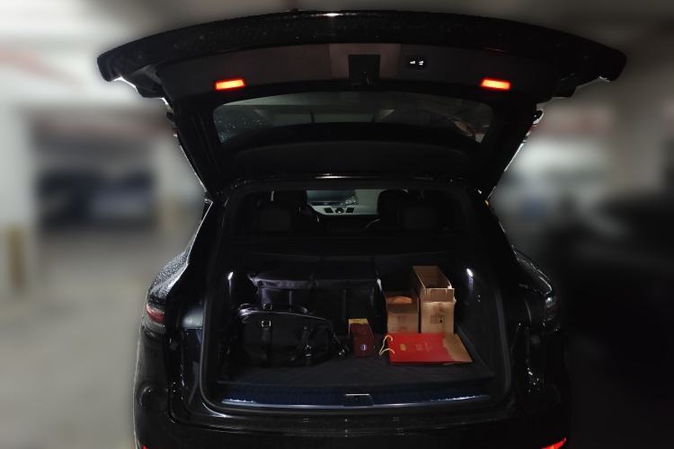 Used Porsche Cayenne E-Hybrid 2020 Cayenne E-Hybrid 2.0T Trunk