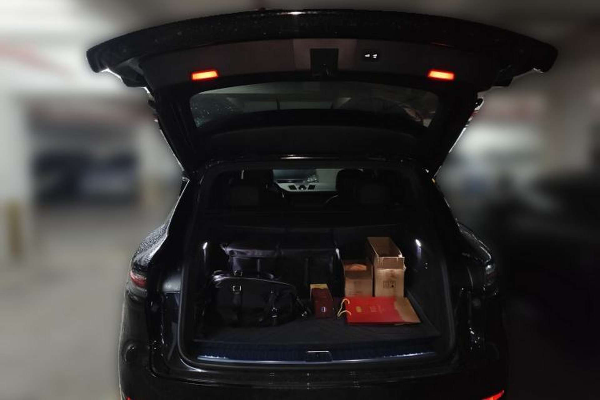 Used Porsche Cayenne E-Hybrid 2020 Cayenne E-Hybrid 2.0T Trunk