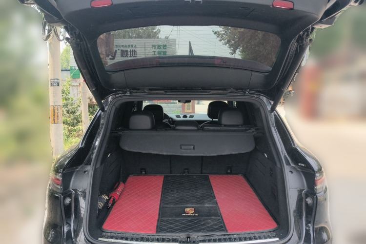 Used Porsche Cayenne E-Hybrid 2020 Cayenne E-Hybrid 2.0T Trunk