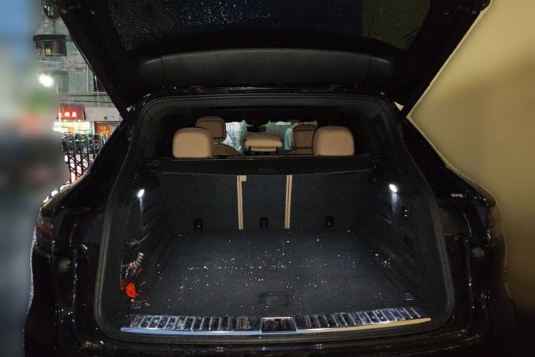 Used Porsche Cayenne E-Hybrid 2020 Cayenne E-Hybrid 2.0T Trunk