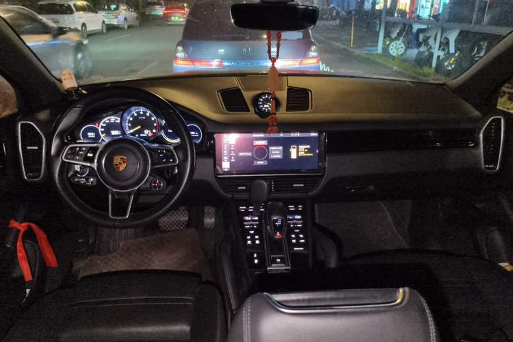 Used Porsche Cayenne E-Hybrid 2020 Cayenne E-Hybrid 2.0T Center Console