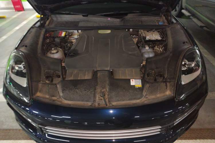 Used Porsche Cayenne E-Hybrid 2020 Cayenne E-Hybrid 2.0T Engine Bay