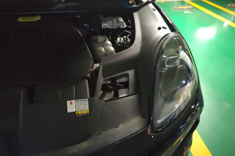 Used Porsche Cayenne E-Hybrid 2020 Cayenne E-Hybrid 2.0T Engine Bay Left