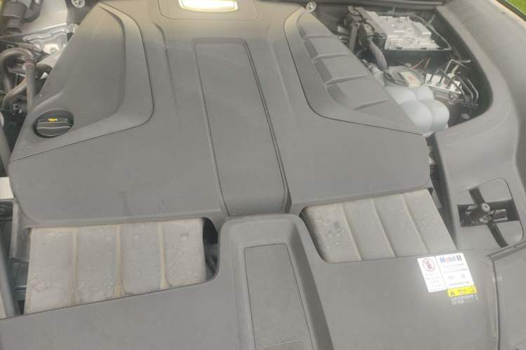 Used Porsche Cayenne E-Hybrid 2020 Cayenne E-Hybrid 2.0T Engine Bay Left