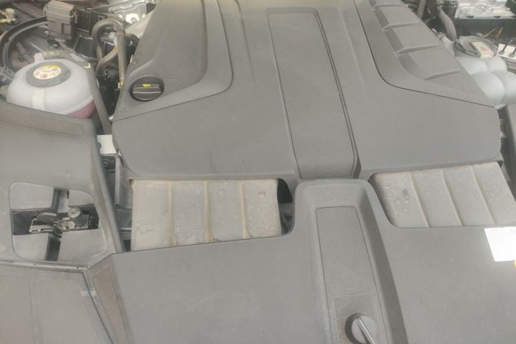 Used Porsche Cayenne E-Hybrid 2020 Cayenne E-Hybrid 2.0T Engine Bay
