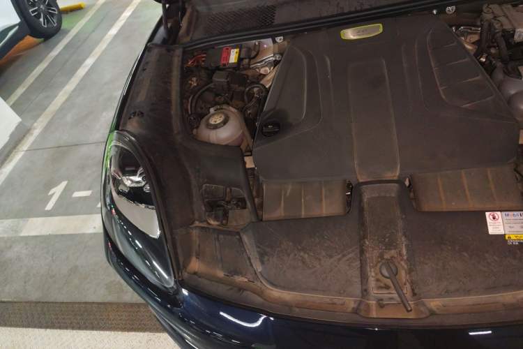 Used Porsche Cayenne E-Hybrid 2020 Cayenne E-Hybrid 2.0T Engine Bay Right