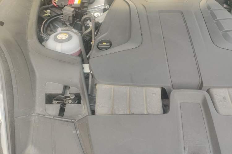 Used Porsche Cayenne E-Hybrid 2020 Cayenne E-Hybrid 2.0T Engine Bay Right