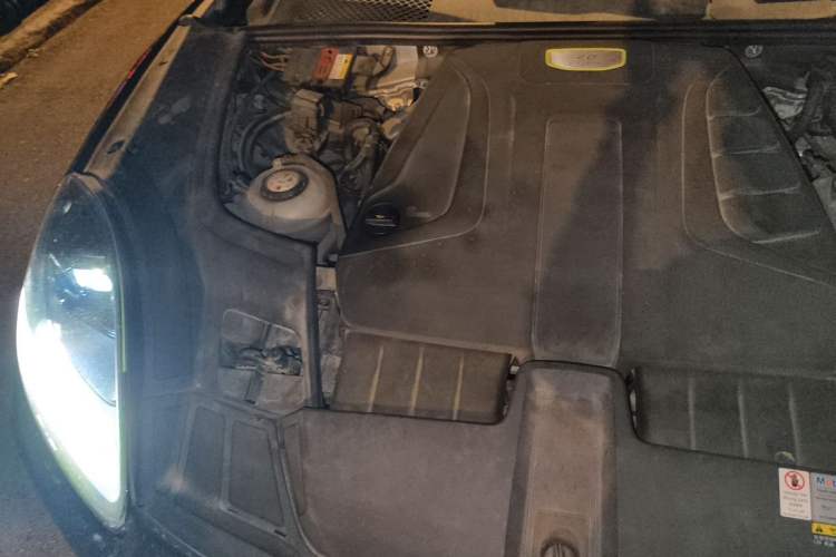 Used Porsche Cayenne E-Hybrid 2020 Cayenne E-Hybrid 2.0T Engine Bay Right
