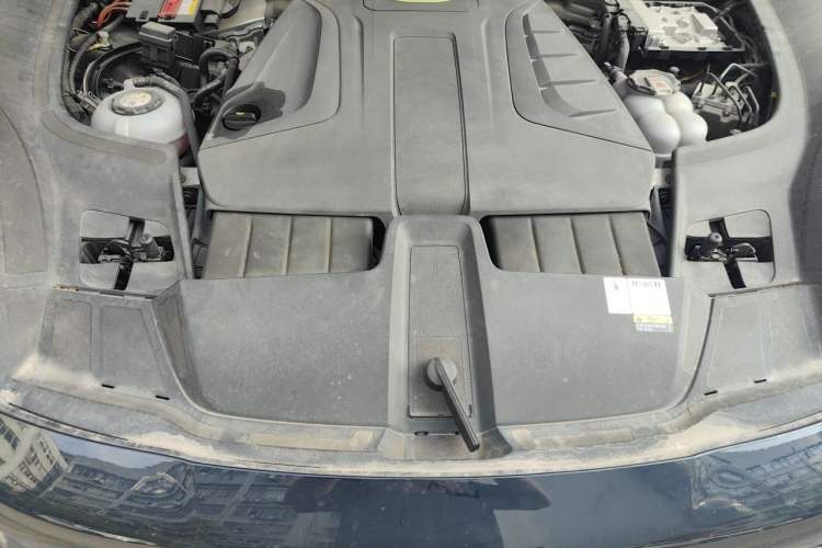 Used Porsche Cayenne E-Hybrid 2020 Cayenne E-Hybrid 2.0T Engine Bay