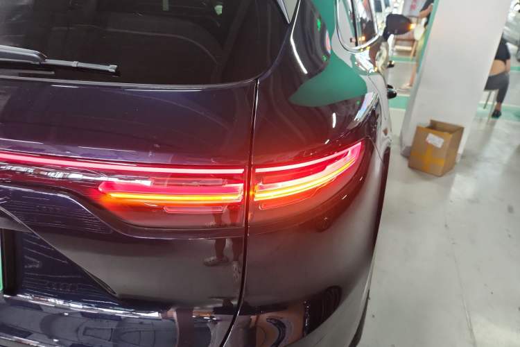 Used Porsche Cayenne E-Hybrid 2020 Cayenne E-Hybrid 2.0T Exterior 6
