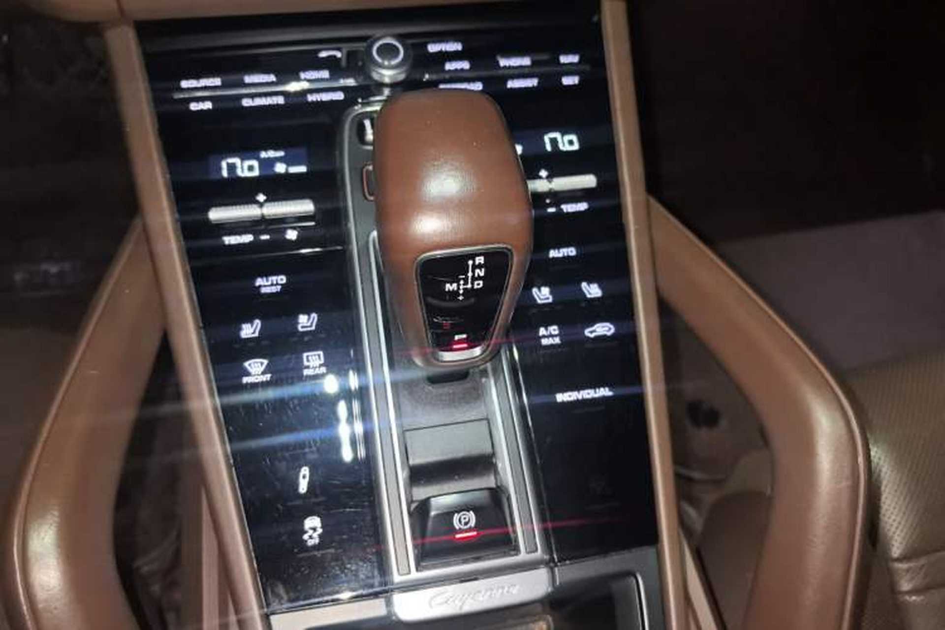 Used Porsche Cayenne E-Hybrid 2020 Cayenne E-Hybrid 2.0T Gear Lever