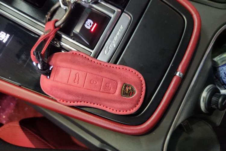 Used Porsche Cayenne E-Hybrid 2020 Cayenne E-Hybrid 2.0T Interior 1