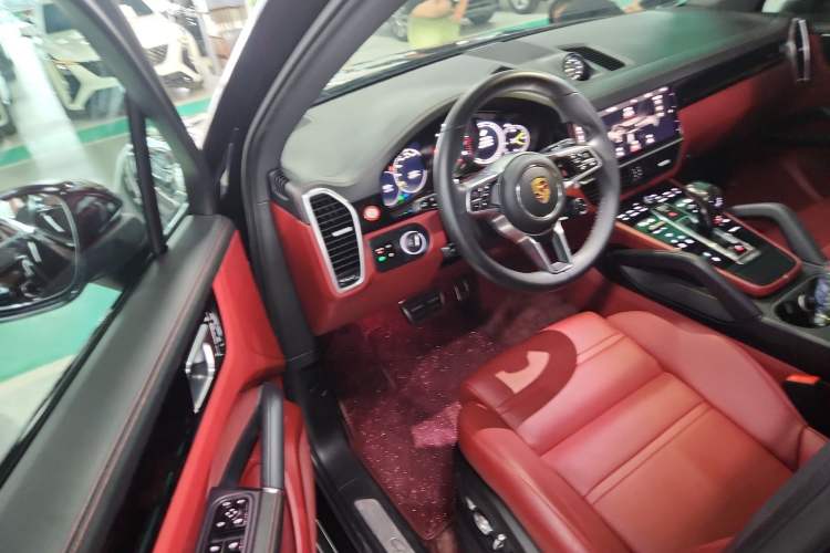 Used Porsche Cayenne E-Hybrid 2020 Cayenne E-Hybrid 2.0T Interior 3