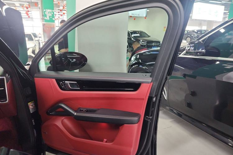 Used Porsche Cayenne E-Hybrid 2020 Cayenne E-Hybrid 2.0T Interior 5