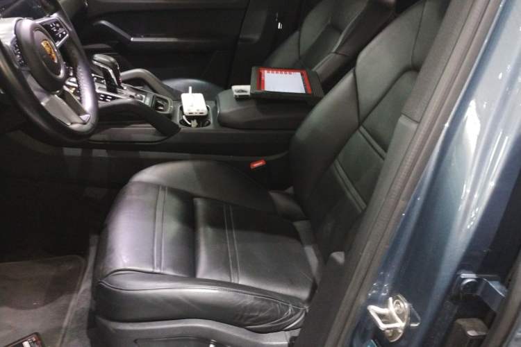 Used Porsche Cayenne E-Hybrid 2020 Cayenne E-Hybrid 2.0T Left Front Seat
