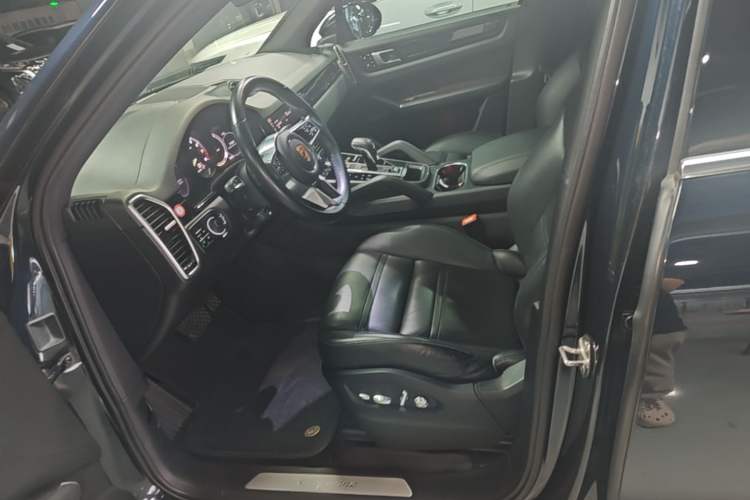 Used Porsche Cayenne E-Hybrid 2020 Cayenne E-Hybrid 2.0T Left Front Seat