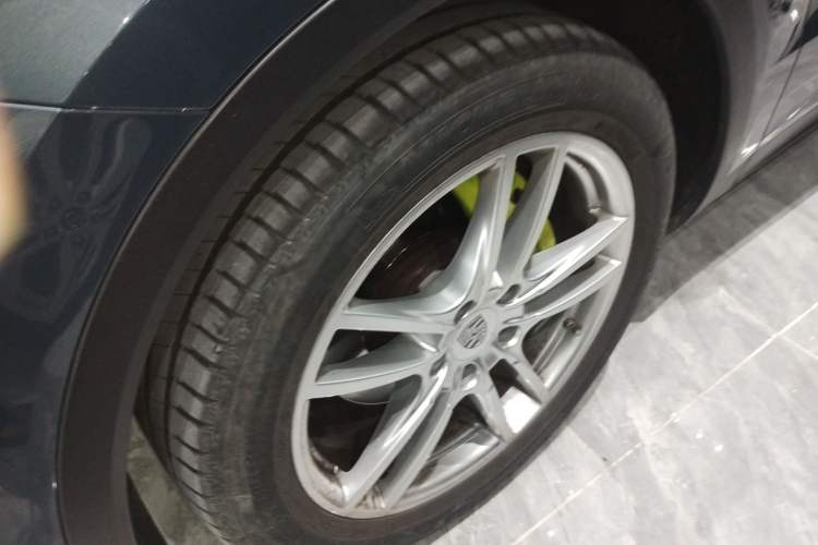 Used Porsche Cayenne E-Hybrid 2020 Cayenne E-Hybrid 2.0T Left Front Wheel Hub