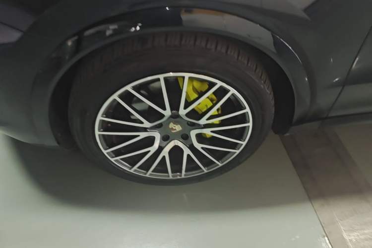 Used Porsche Cayenne E-Hybrid 2020 Cayenne E-Hybrid 2.0T Left Front Wheel Hub