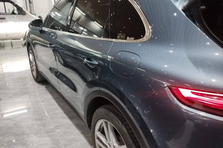 Used Porsche Cayenne E-Hybrid 2020 Cayenne E-Hybrid 2.0T Left Side