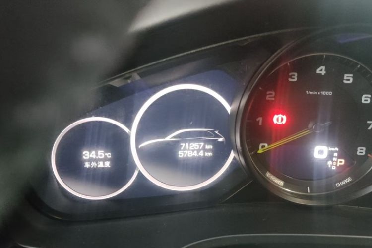 Used Porsche Cayenne E-Hybrid 2020 Cayenne E-Hybrid 2.0T Odometer Close Up