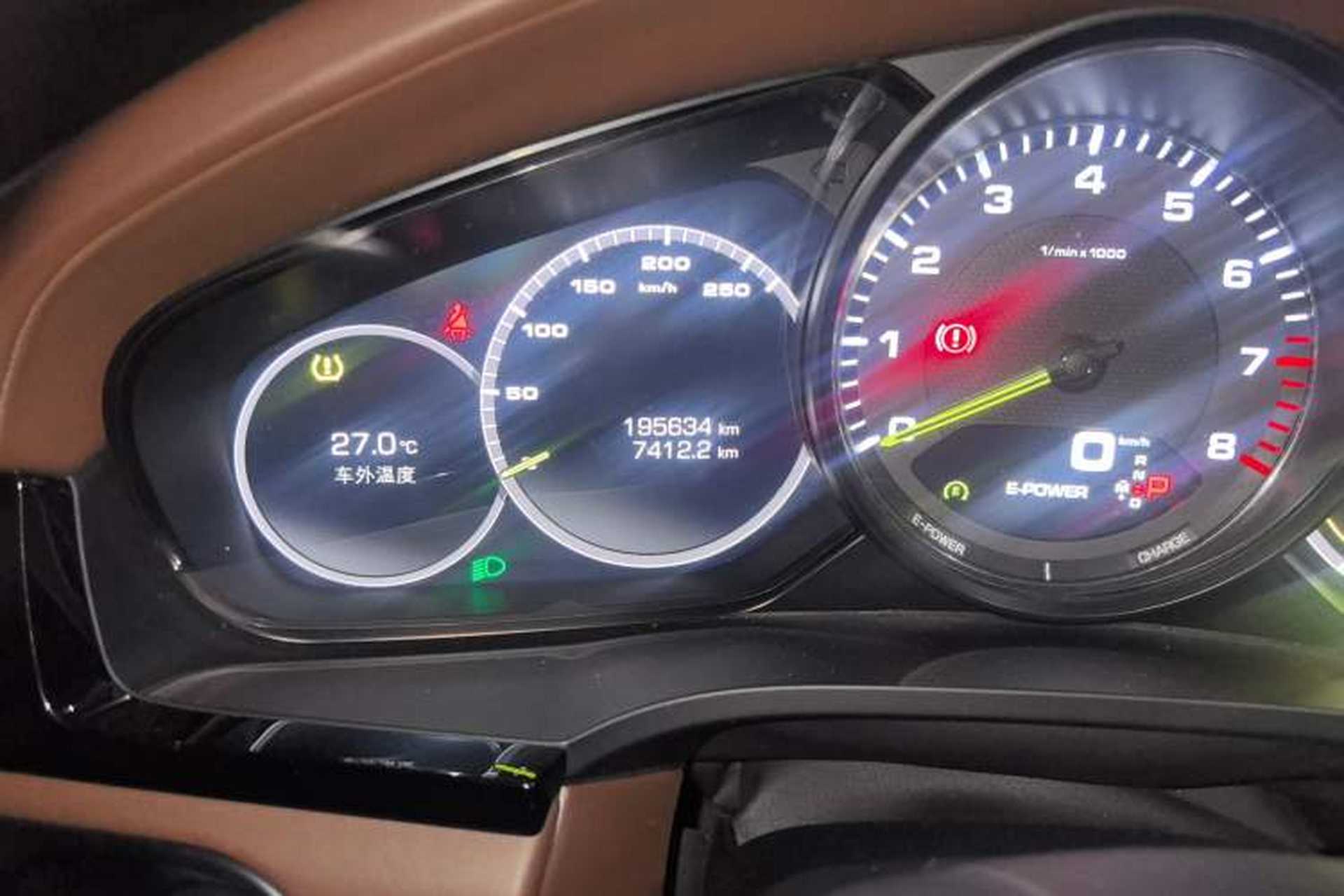 Used Porsche Cayenne E-Hybrid 2020 Cayenne E-Hybrid 2.0T Odometer Close Up