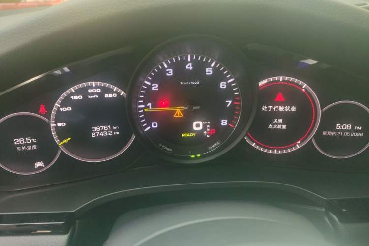Used Porsche Cayenne E-Hybrid 2020 Cayenne E-Hybrid 2.0T Odometer Close Up
