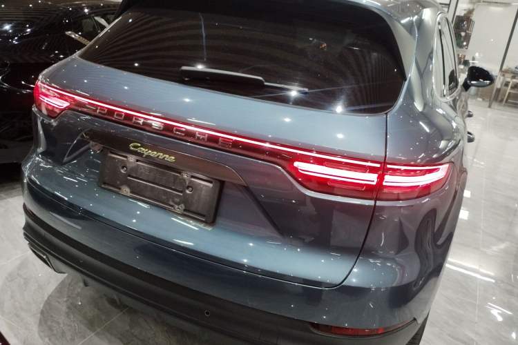 Used Porsche Cayenne E-Hybrid 2020 Cayenne E-Hybrid 2.0T Rear