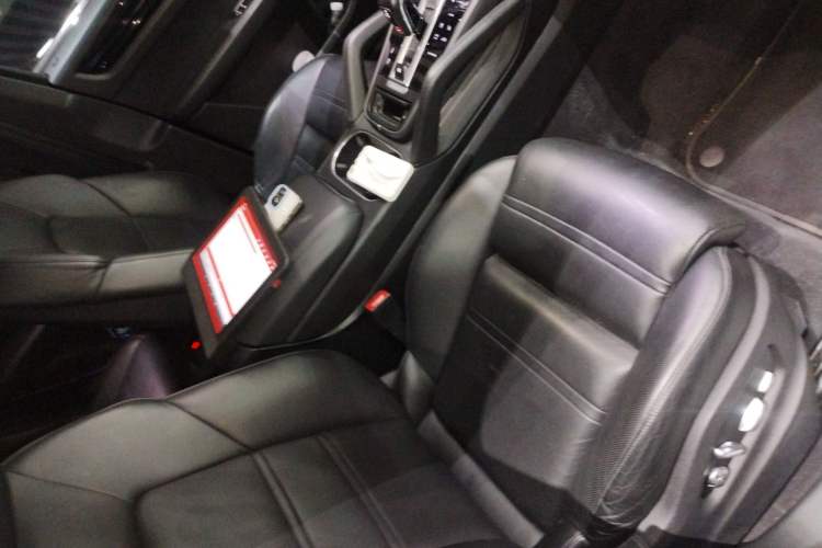 Used Porsche Cayenne E-Hybrid 2020 Cayenne E-Hybrid 2.0T Right Front Seat