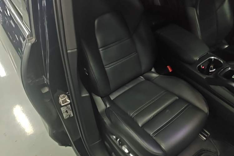 Used Porsche Cayenne E-Hybrid 2020 Cayenne E-Hybrid 2.0T Right Front Seat