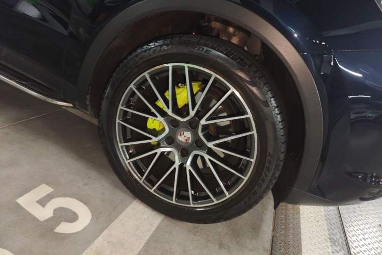 Used Porsche Cayenne E-Hybrid 2020 Cayenne E-Hybrid 2.0T Right Front Wheel Hub