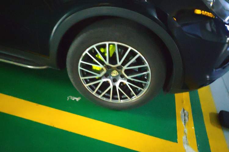 Used Porsche Cayenne E-Hybrid 2020 Cayenne E-Hybrid 2.0T Right Front Wheel Hub