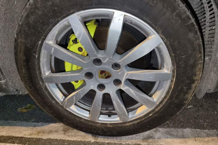Used Porsche Cayenne E-Hybrid 2020 Cayenne E-Hybrid 2.0T Right Front Wheel Hub