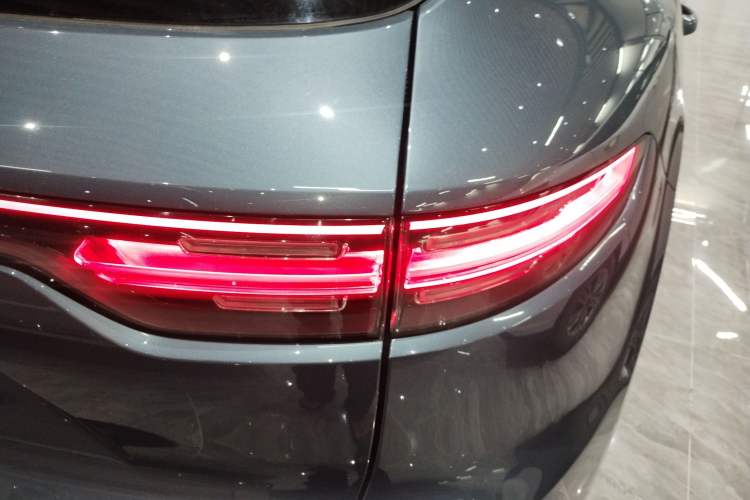 Used Porsche Cayenne E-Hybrid 2020 Cayenne E-Hybrid 2.0T Right Rear Taillight
