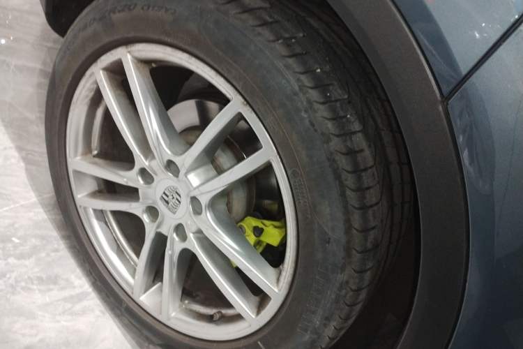Used Porsche Cayenne E-Hybrid 2020 Cayenne E-Hybrid 2.0T Right Rear Wheel Hub