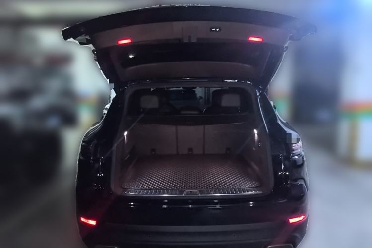 Used Porsche Cayenne E-Hybrid 2020 Cayenne E-Hybrid 2.0T Trunk