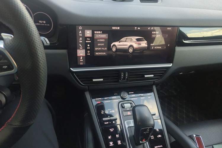 Used Porsche Cayenne E-Hybrid 2020 Cayenne E-Hybrid 2.0T Audio And AC Panel