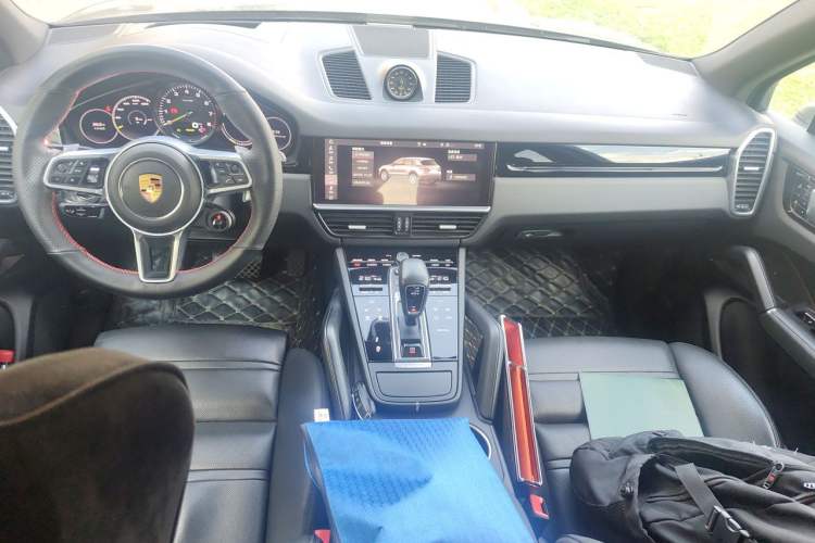 Used Porsche Cayenne E-Hybrid 2020 Cayenne E-Hybrid 2.0T Center Console