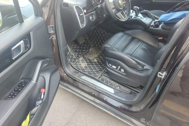 Used Porsche Cayenne E-Hybrid 2020 Cayenne E-Hybrid 2.0T Driver Seat