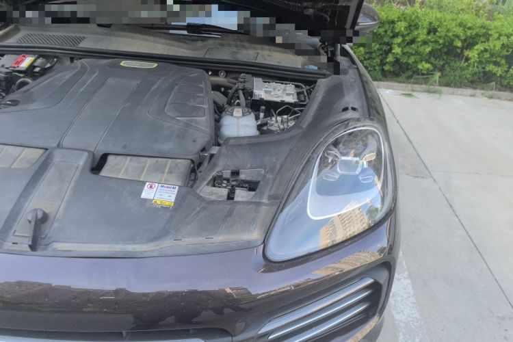 Used Porsche Cayenne E-Hybrid 2020 Cayenne E-Hybrid 2.0T Engine Bay Left