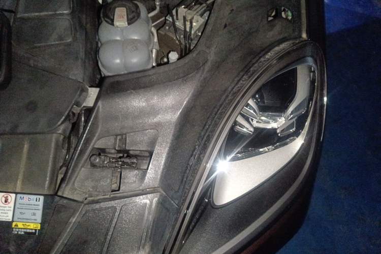 Used Porsche Cayenne E-Hybrid 2020 Cayenne E-Hybrid 2.0T Engine Bay Left