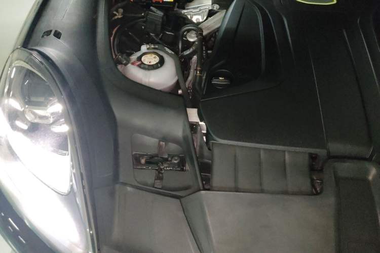 Used Porsche Cayenne E-Hybrid 2020 Cayenne E-Hybrid 2.0T Engine Bay Right
