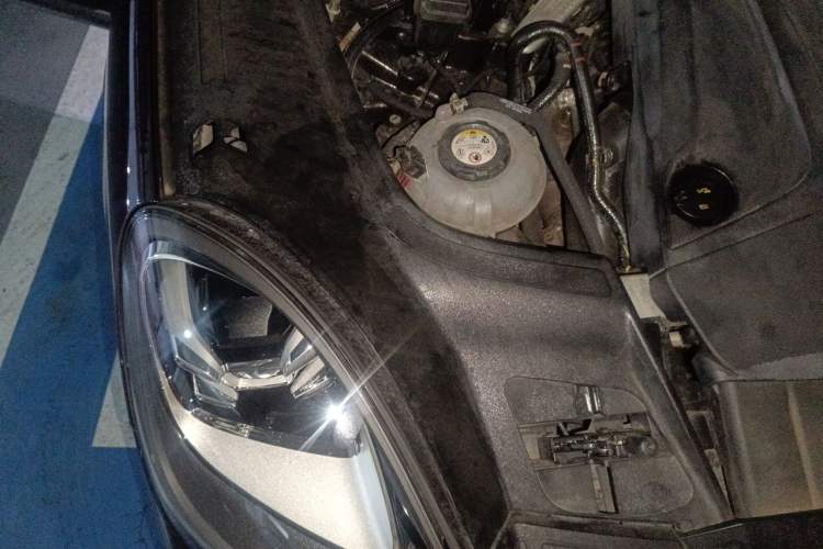Used Porsche Cayenne E-Hybrid 2020 Cayenne E-Hybrid 2.0T Engine Bay Right