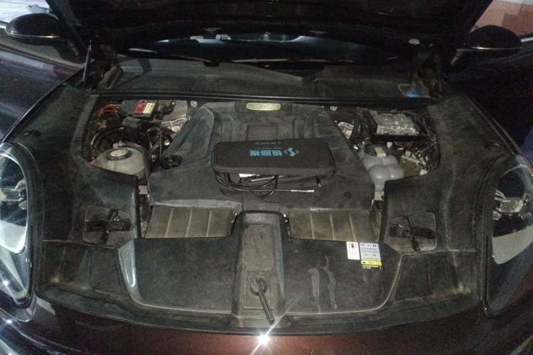 Used Porsche Cayenne E-Hybrid 2020 Cayenne E-Hybrid 2.0T Engine Bay