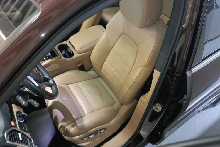 Used Porsche Cayenne E-Hybrid 2020 Cayenne E-Hybrid 2.0T Left Front Seat