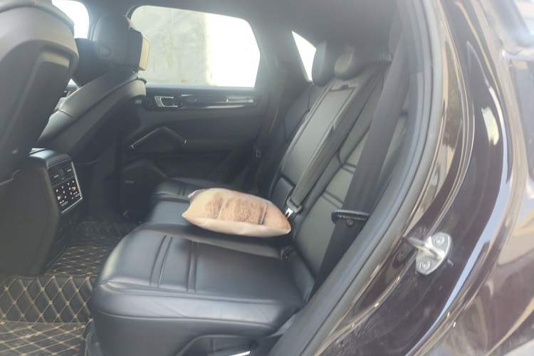 Used Porsche Cayenne E-Hybrid 2020 Cayenne E-Hybrid 2.0T Left Rear Seat
