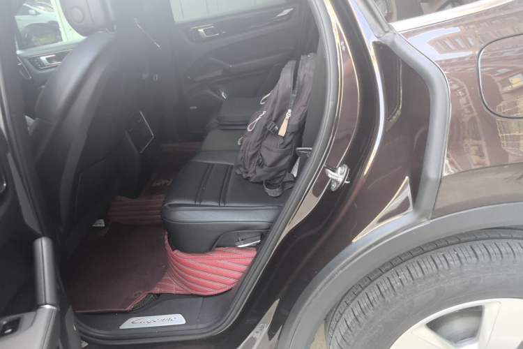 Used Porsche Cayenne E-Hybrid 2020 Cayenne E-Hybrid 2.0T Left Rear Seat